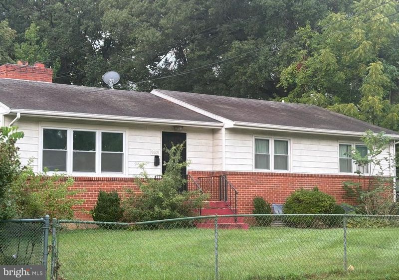 9609 Woodberry St, Lanham, MD 20706