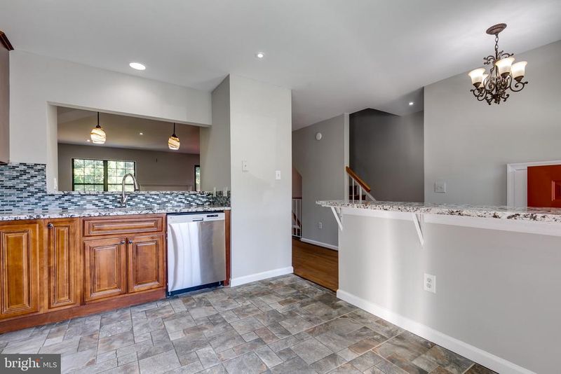 13656 Wildflower Ln, Clifton, VA 20124