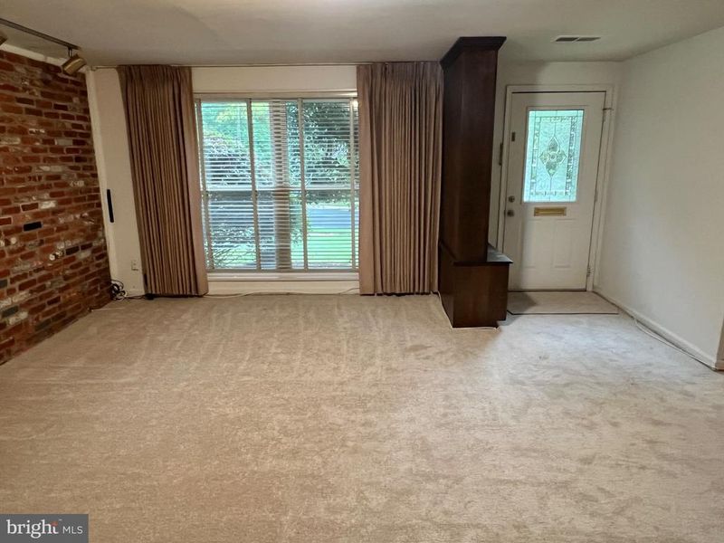 6411 E Halbert Rd, Bethesda, MD 20817