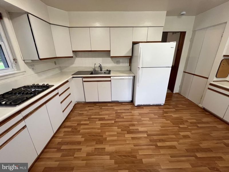 6411 E Halbert Rd, Bethesda, MD 20817