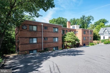 702 Chaney Dr #202, Takoma Park, MD 20912
