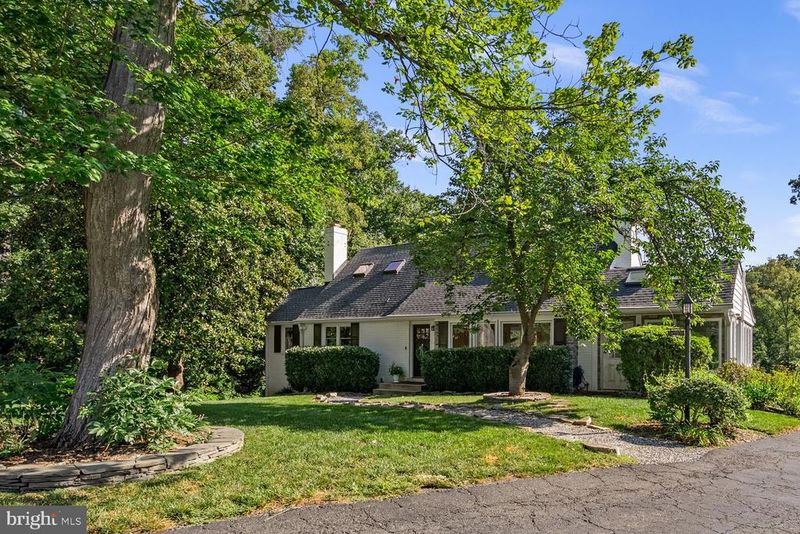 8703 Sudbury Pl, Alexandria, VA 22309