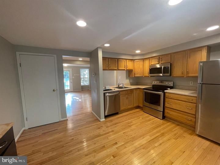11906 Fieldthorn Ct, Reston, VA 20194