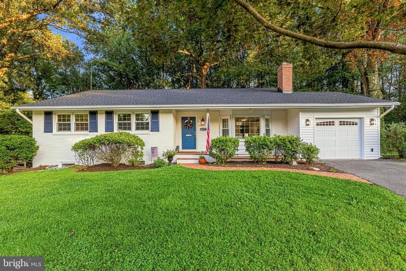 9717 Limoges Dr, Fairfax, VA 22032