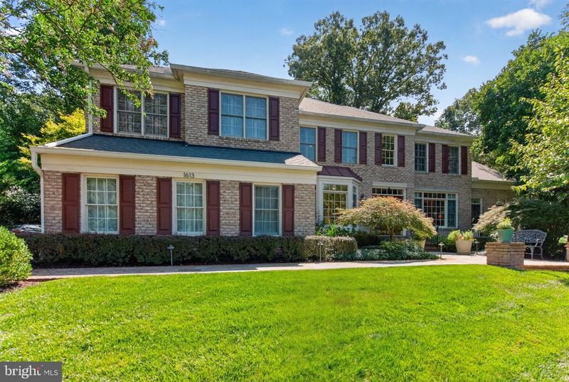 1613 Chathams Ford Pl, Vienna, VA 22182