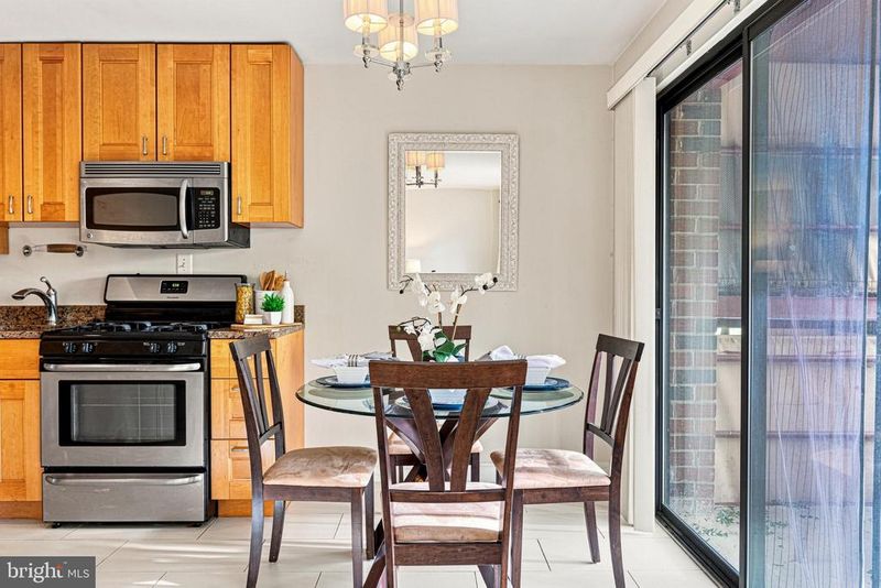 1565 N Colonial Ter #204-Z, Arlington, VA 22209