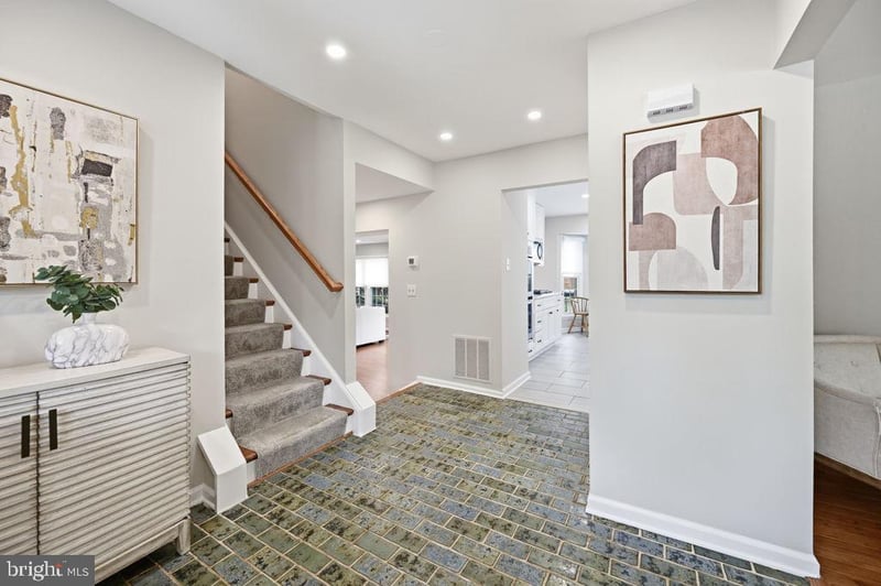 10027 Glenoak Ct, Vienna, VA 22181