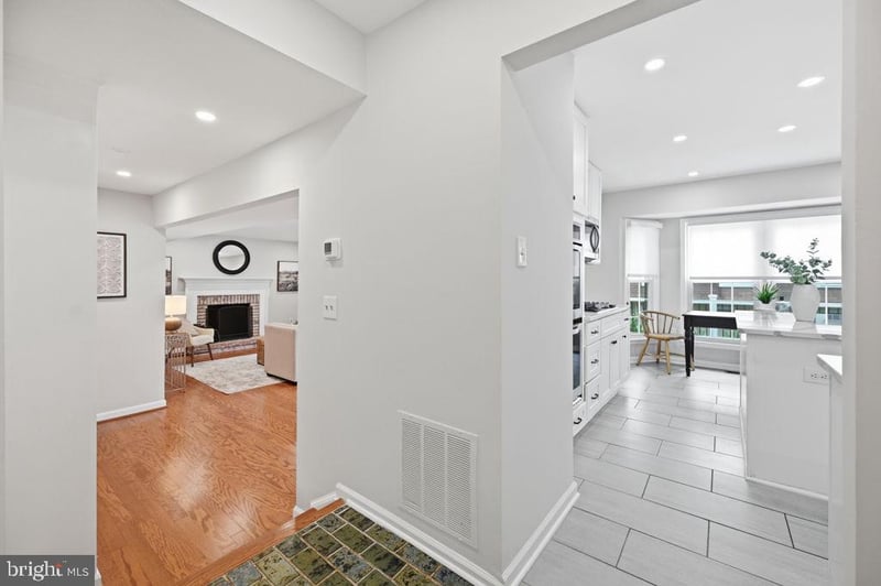 10027 Glenoak Ct, Vienna, VA 22181
