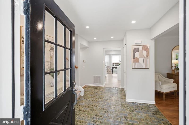 10027 Glenoak Ct, Vienna, VA 22181