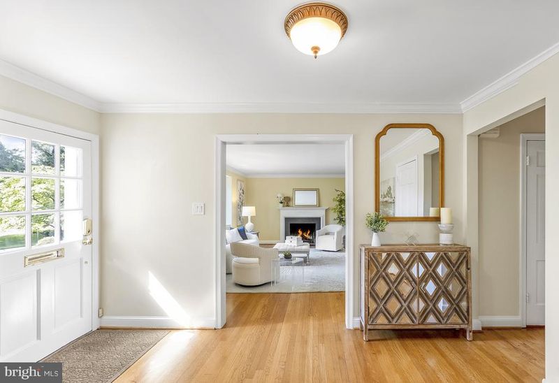 5112 Westpath Ct, Bethesda, MD 20816