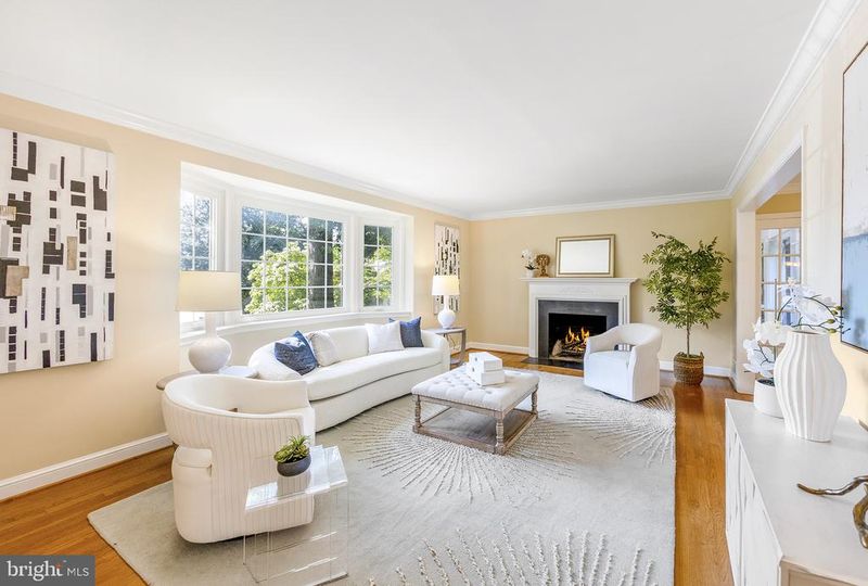 5112 Westpath Ct, Bethesda, MD 20816