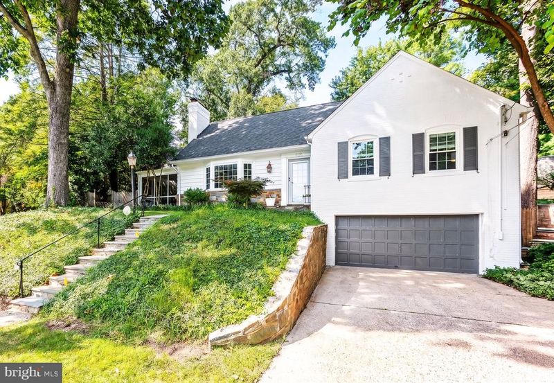 5112 Westpath Ct, Bethesda, MD 20816