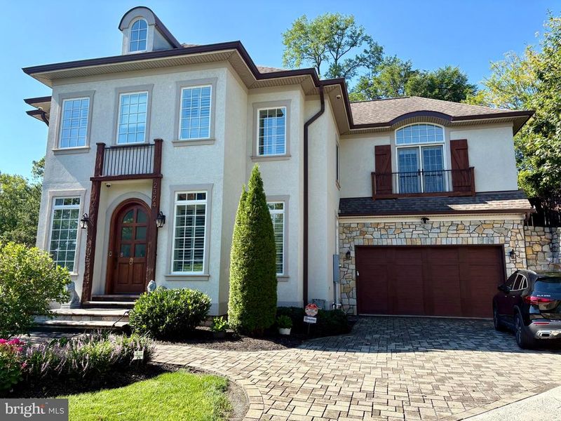2324 N Quebec St, Arlington, VA 22207