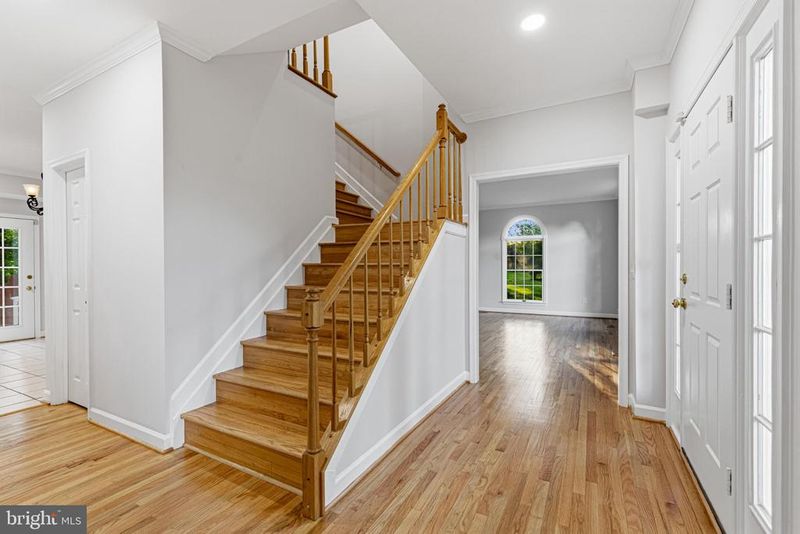10631 Elmont Ct, Fairfax, VA 22030