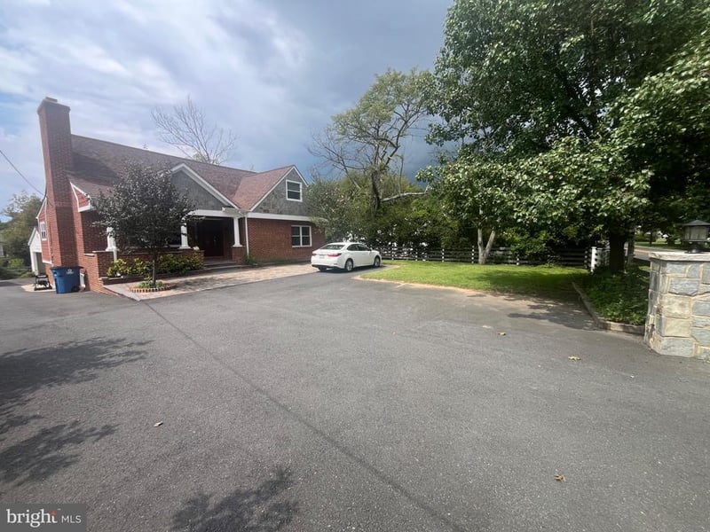2836 Cedar Ln, Vienna, VA 22180