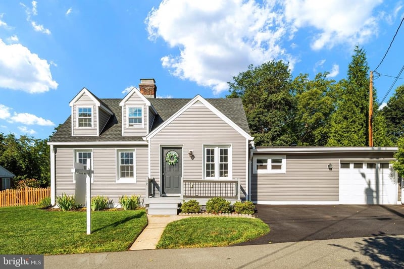 10 Church St, Round Hill, VA 20141
