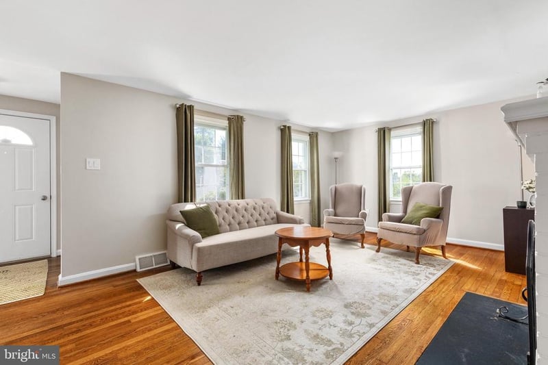 10 Church St, Round Hill, VA 20141