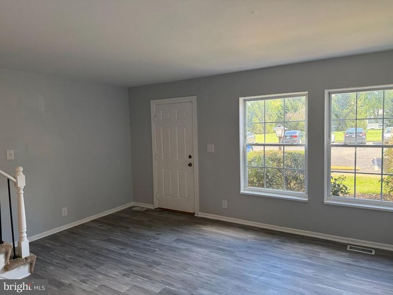 109 N Emory Dr, Sterling, VA 20164