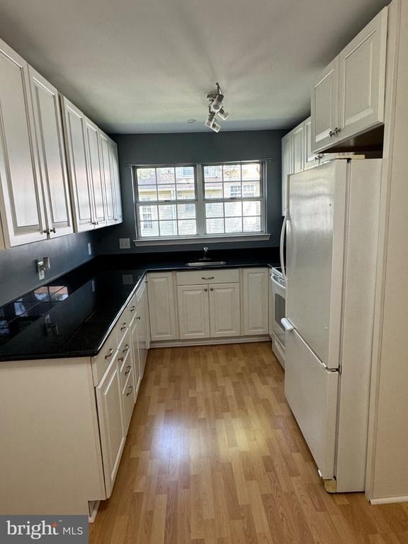 12103 Greenwood Ct #201, Fairfax, VA 22033