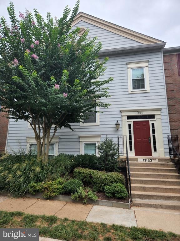 12103 Greenwood Ct #201, Fairfax, VA 22033