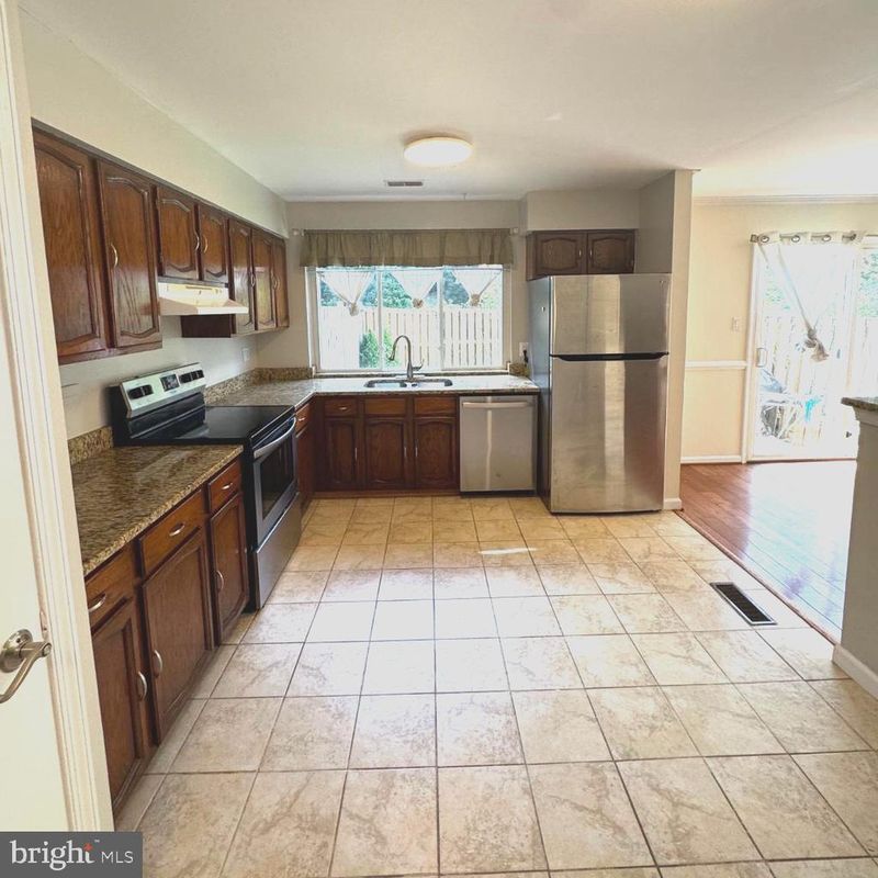 5431 Helm Ct, Fairfax, VA 22032