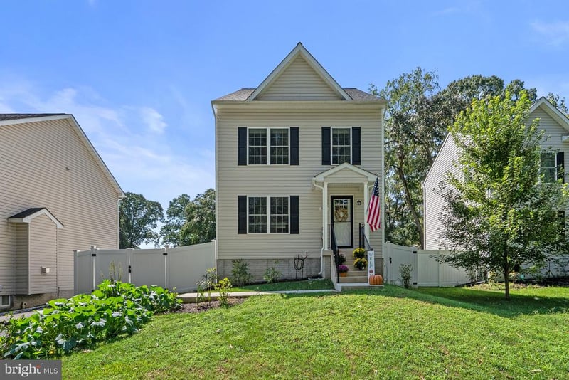 556 Sunset Knoll Rd, Pasadena, MD 21122