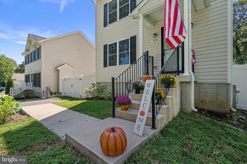 556 Sunset Knoll Rd, Pasadena, MD 21122