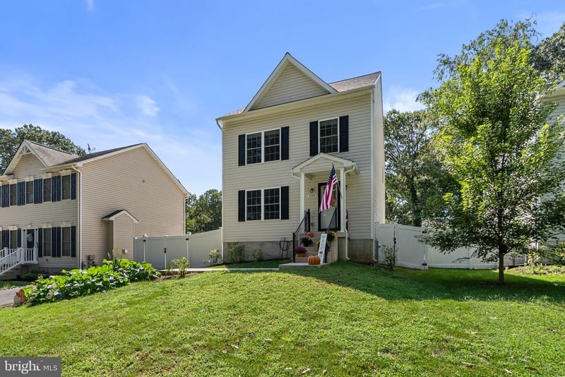 556 Sunset Knoll Rd, Pasadena, MD 21122