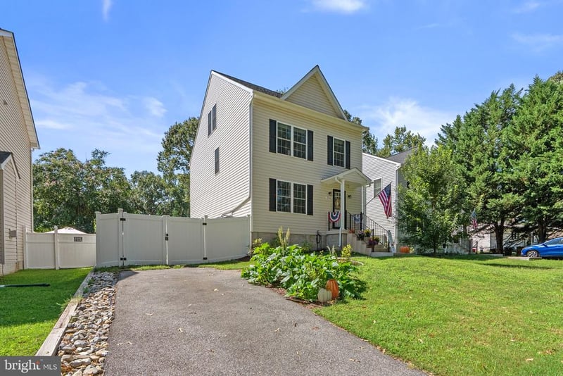 556 Sunset Knoll Rd, Pasadena, MD 21122
