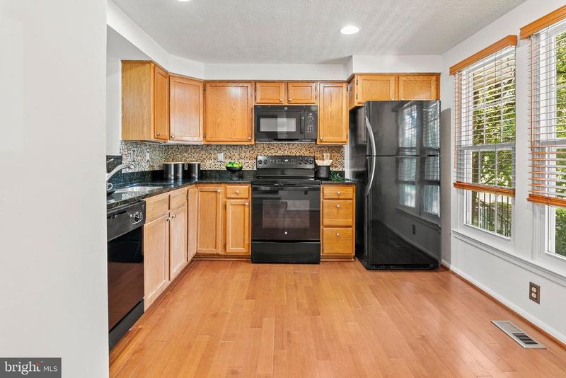 2453 Bolton Ln, Crofton, MD 21114