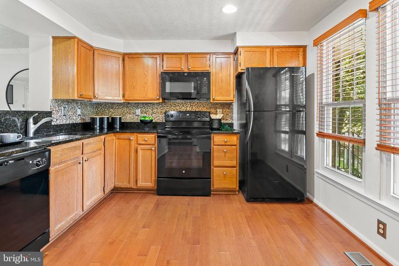 2453 Bolton Ln, Crofton, MD 21114