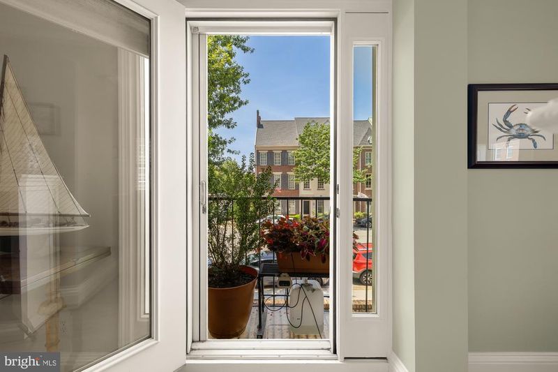1115 N Pitt St #2B, Alexandria, VA 22314