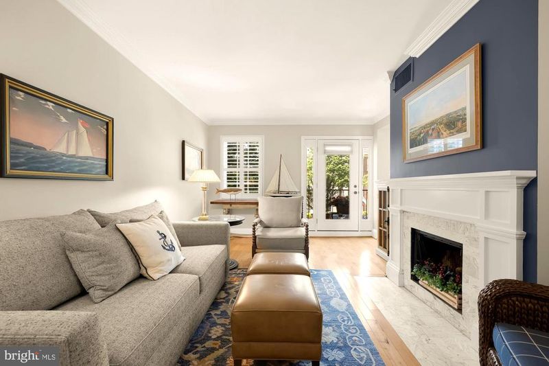 1115 N Pitt St #2B, Alexandria, VA 22314