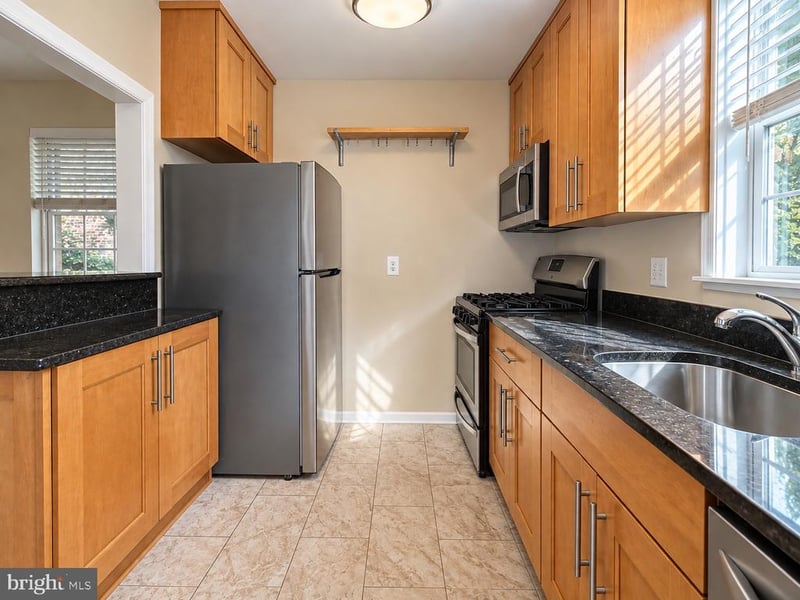 3753 Mark Dr, Alexandria, VA 22305
