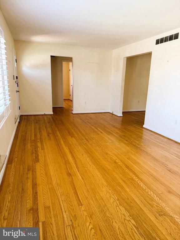 912 Shawnee Dr, Frederick, MD 21701