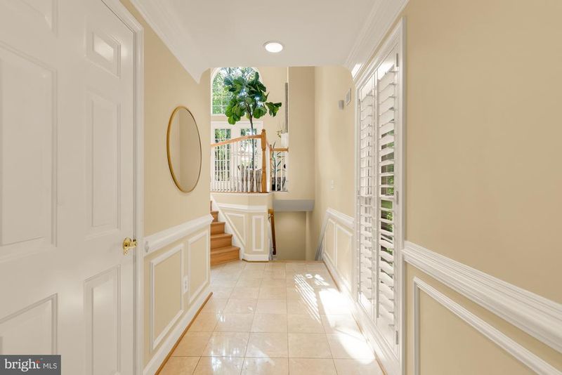 2527 Gadsby Pl, Alexandria, VA 22311