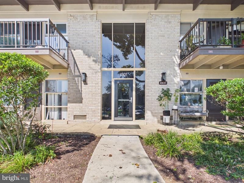 4931 Americana Dr, Annandale, VA 22003