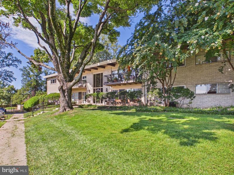 4931 Americana Dr, Annandale, VA 22003