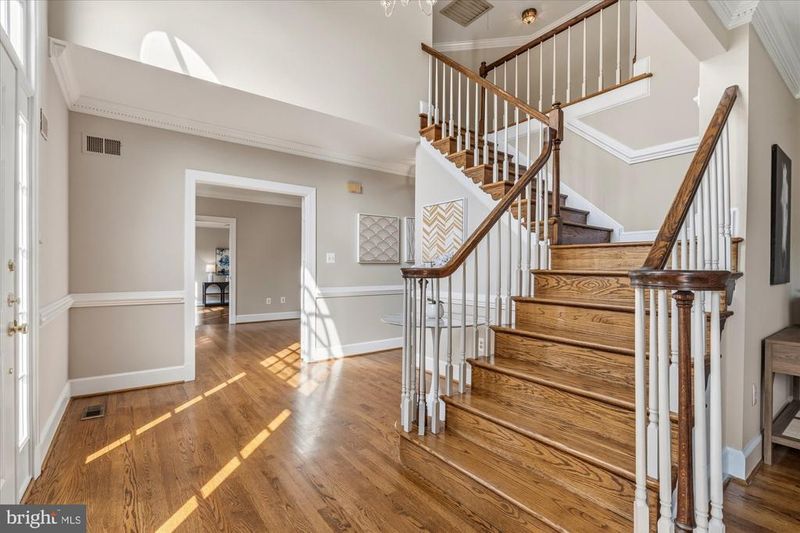8811 Surrey Ct, Alexandria, VA 22309