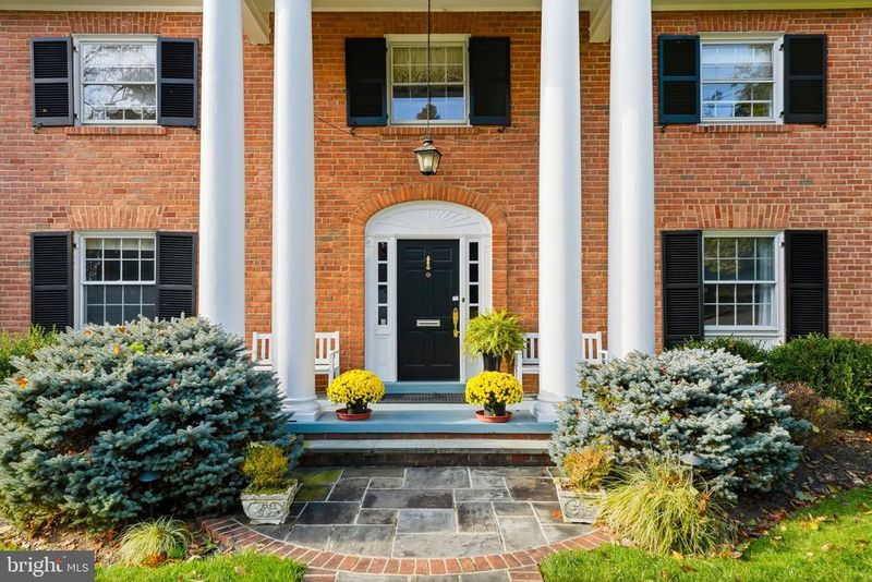 3120 N Wakefield St, Arlington, VA 22207