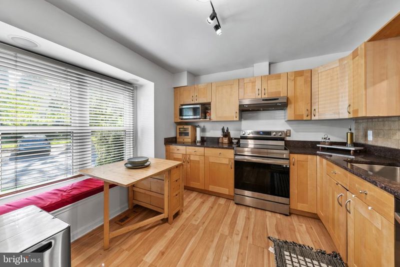 9 Climbing Ivy Ct, Germantown, MD 20874