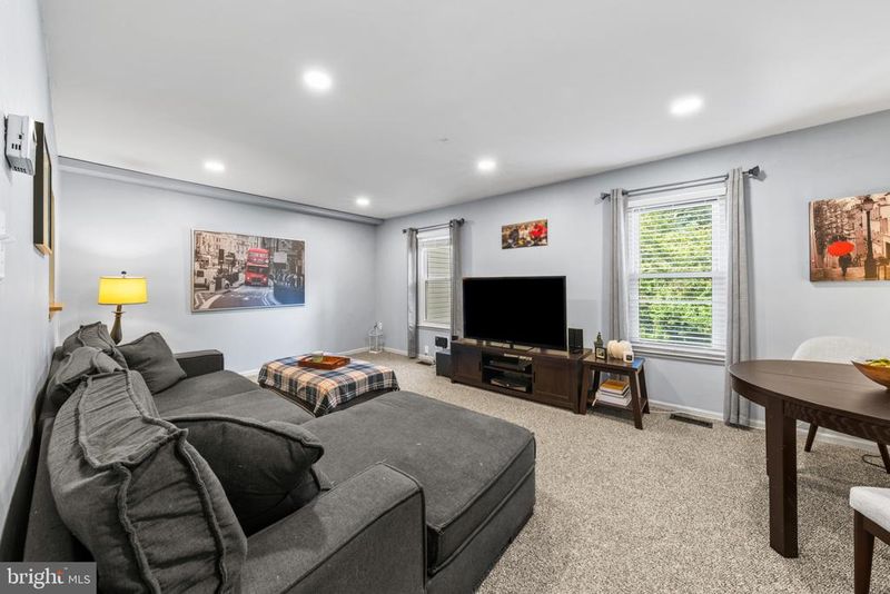 9 Climbing Ivy Ct, Germantown, MD 20874