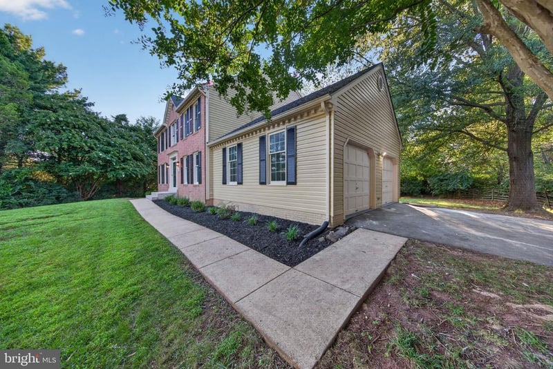 1101 Sugar Maple Ln, Herndon, VA 20170