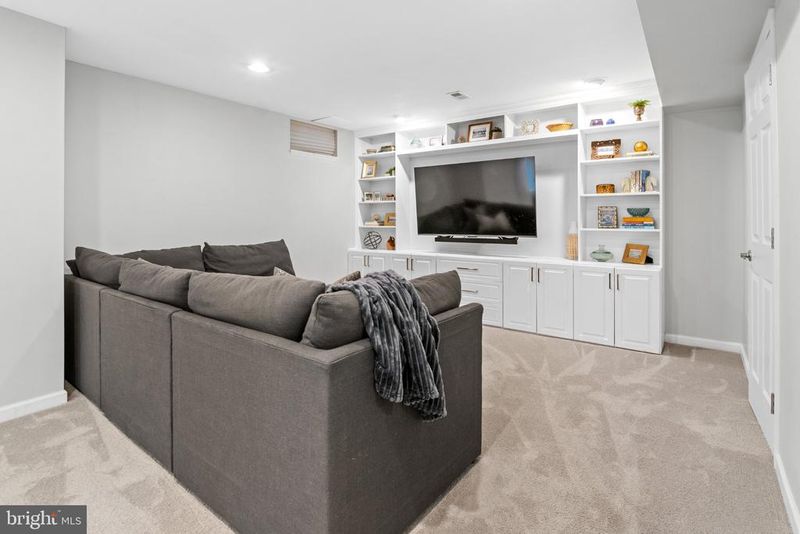 314 Regiment Ct, Odenton, MD 21113