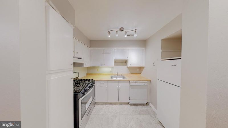 9806 Georgia Ave #302, Silver Spring, MD 20902