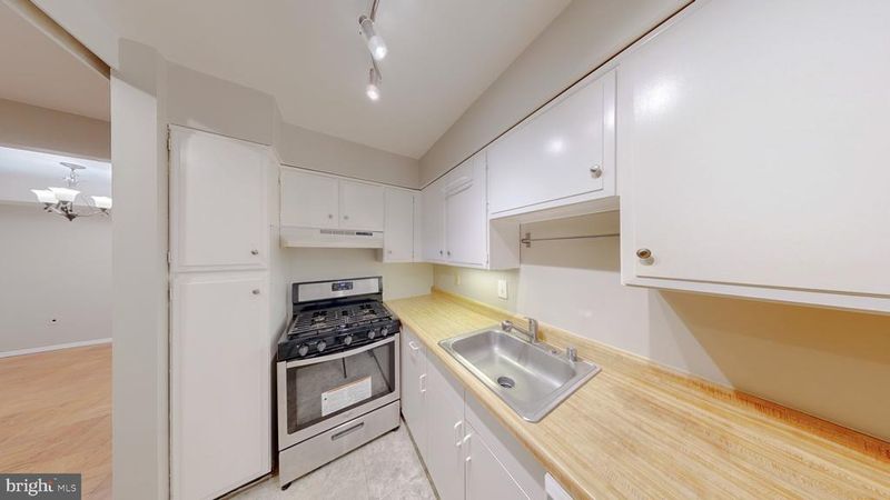 9806 Georgia Ave #302, Silver Spring, MD 20902