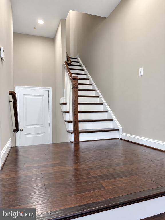 2810 11th St S #T001, Arlington, VA 22204