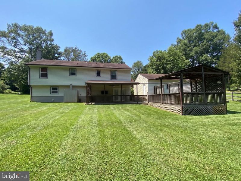 491 Cropp Rd, Fredericksburg, VA 22406