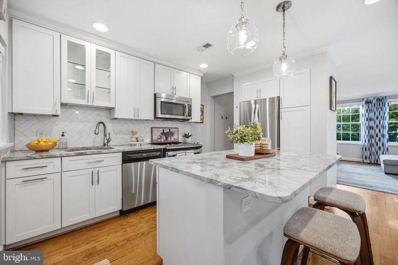 4449 36th St S, Arlington, VA 22206