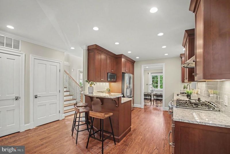 2636 N Marcey Rd, Arlington, VA 22207